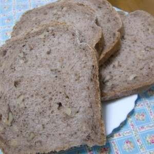 ライ麦70％のHBおまかせ食パン